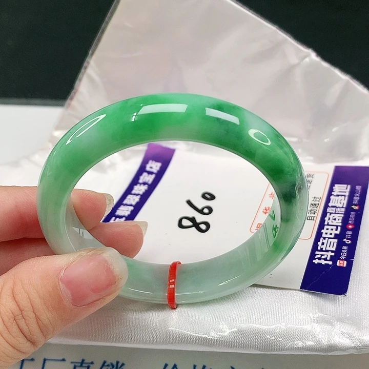 翡翠手镯未镶嵌翡翠