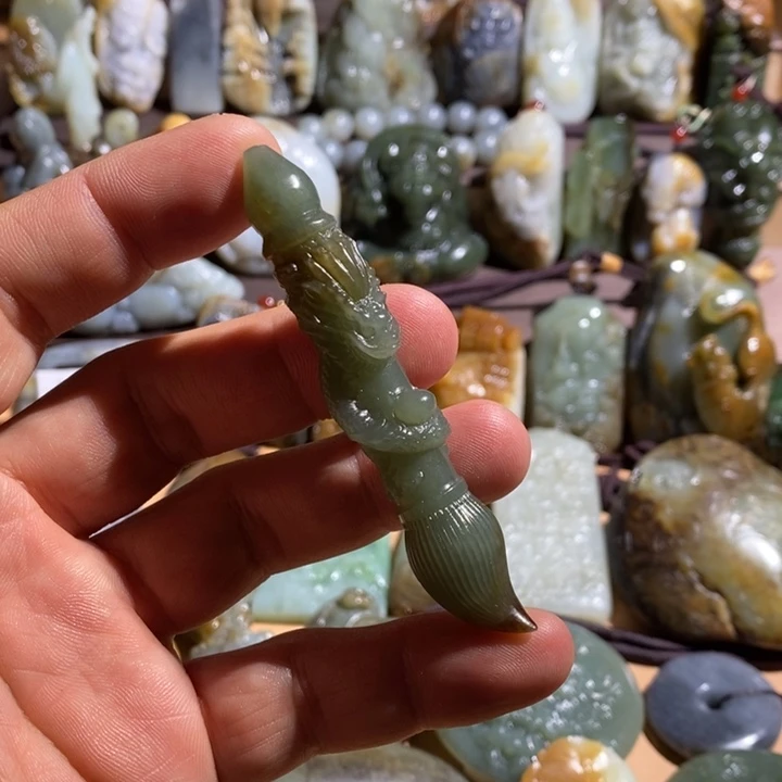 和田玉未镶嵌把件