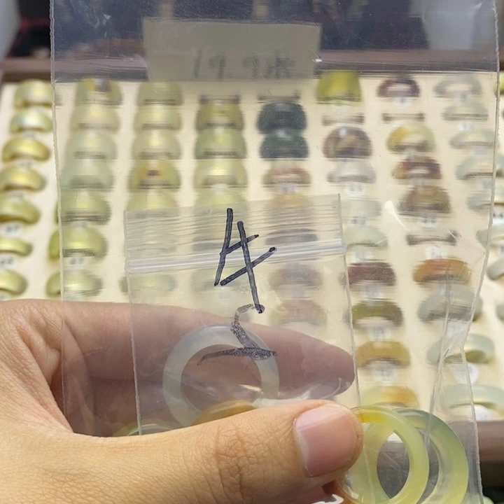 牛***奶蛇纹石玉未镶嵌手链