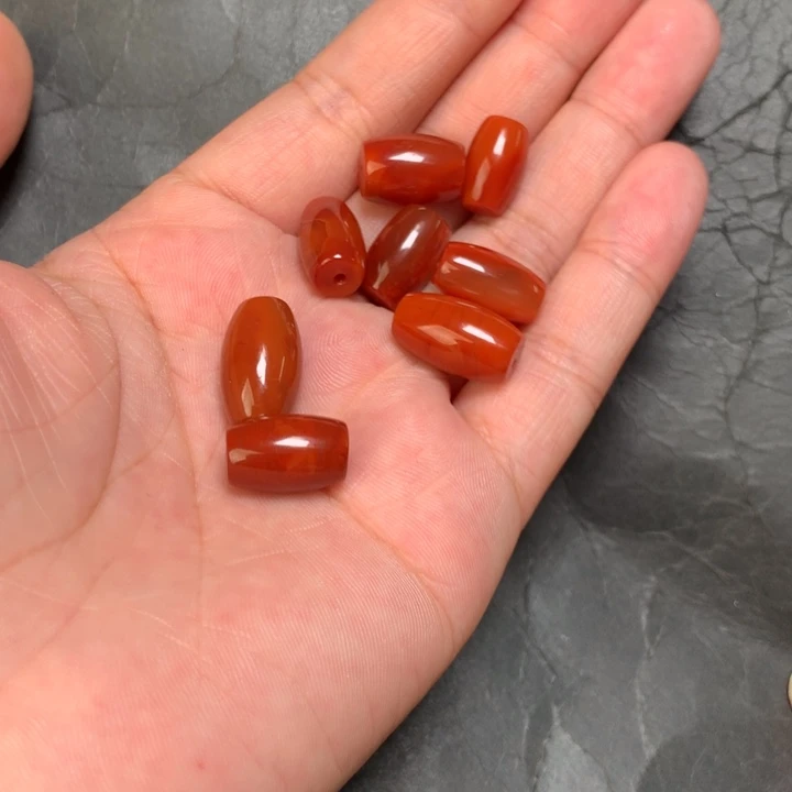 未镶嵌配饰南红玛瑙人**年