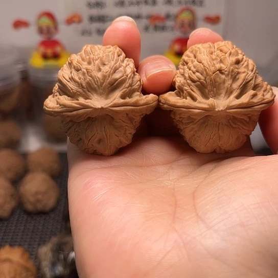 白狮子红皮核红核桃