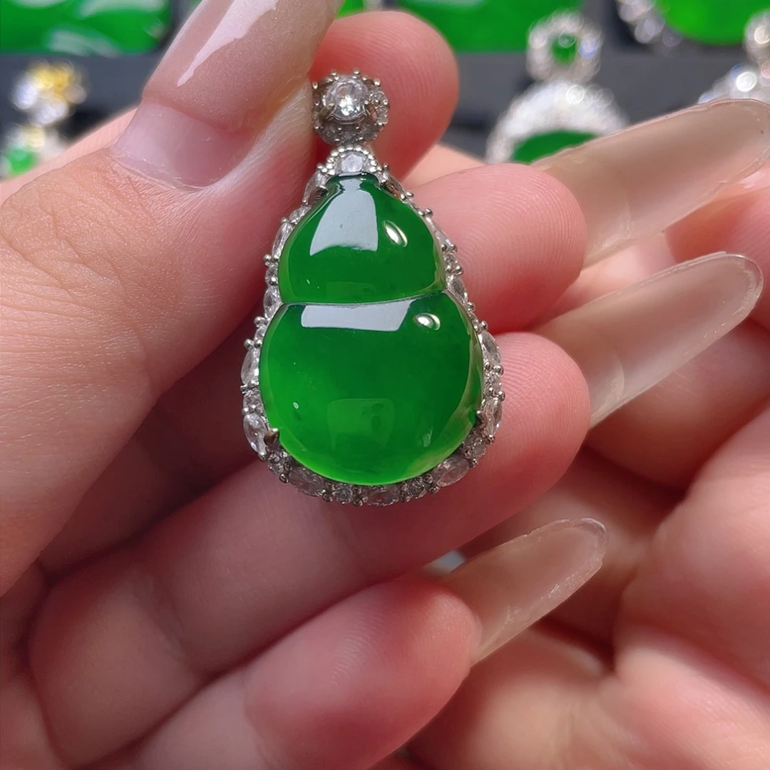 翡翠未镶嵌颈饰大葫芦