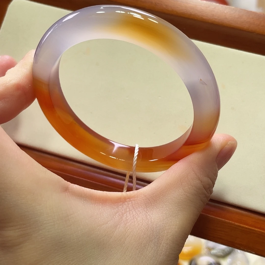 手镯玛瑙/玉髓未镶嵌不同角度不同光线下色不同