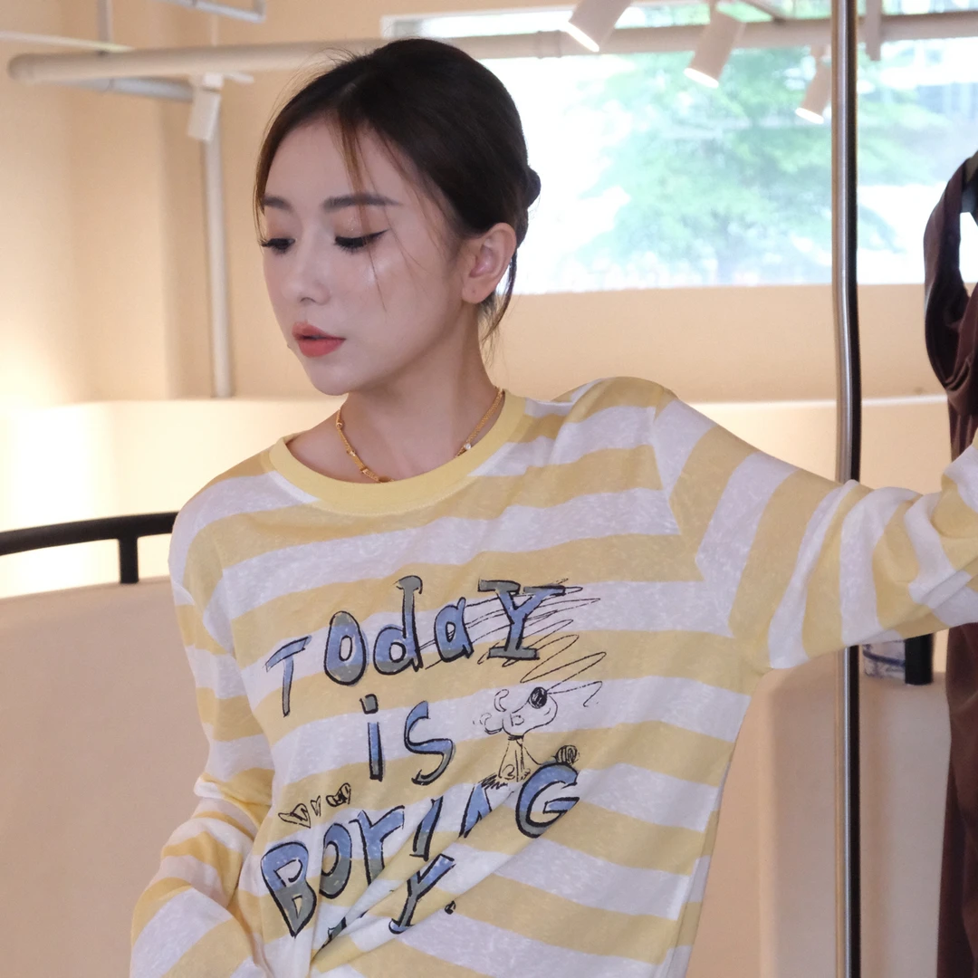 SUSIE HOLI 常规款字母防晒撞色长袖圆领T恤