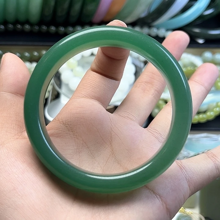 未镶嵌手镯石英质玉