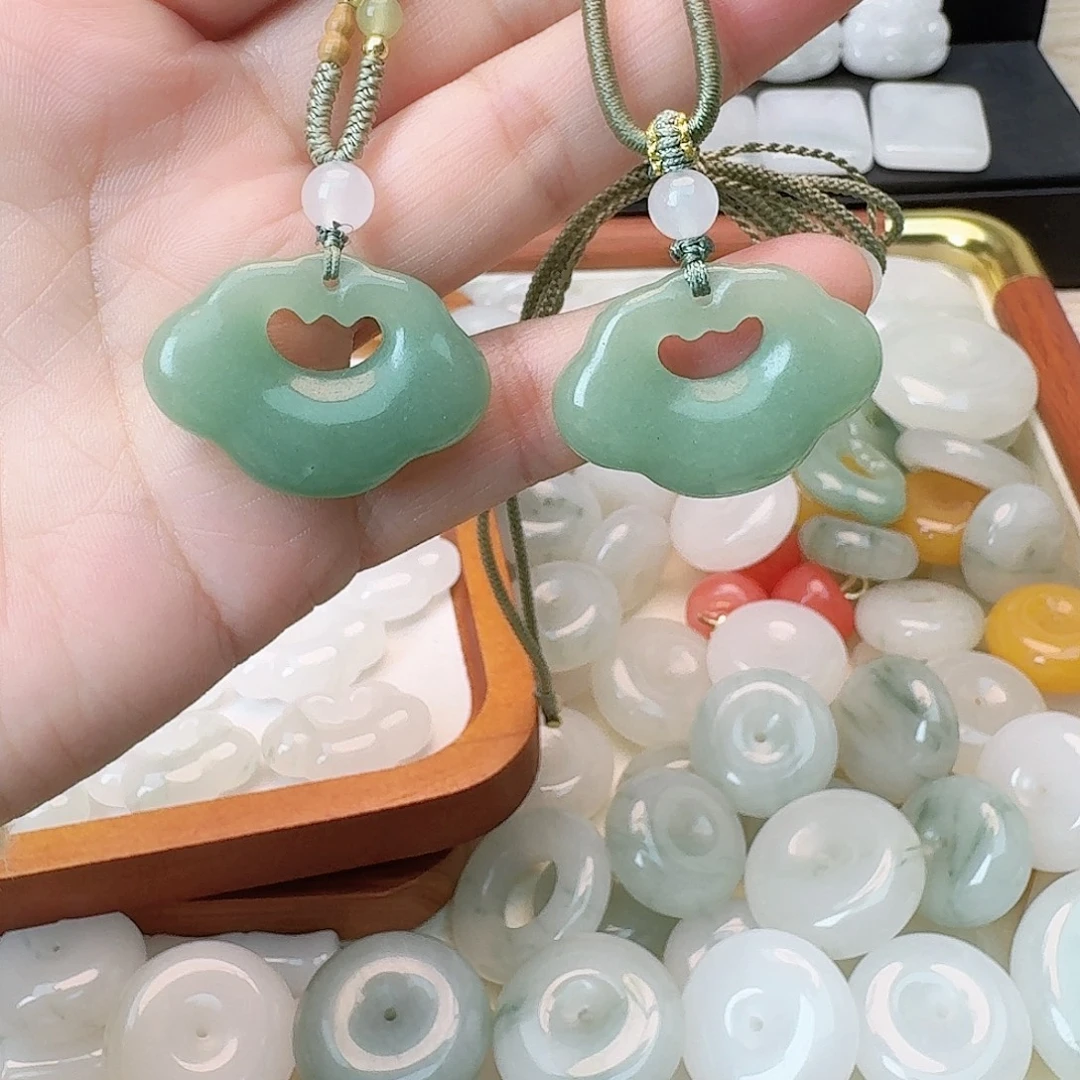 石英质玉未镶嵌颈饰如意锁东陵玉