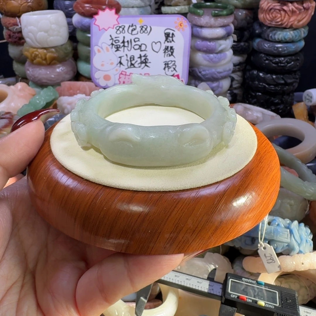 石英质玉（佘太翠）未镶嵌手镯12。57。微瑕