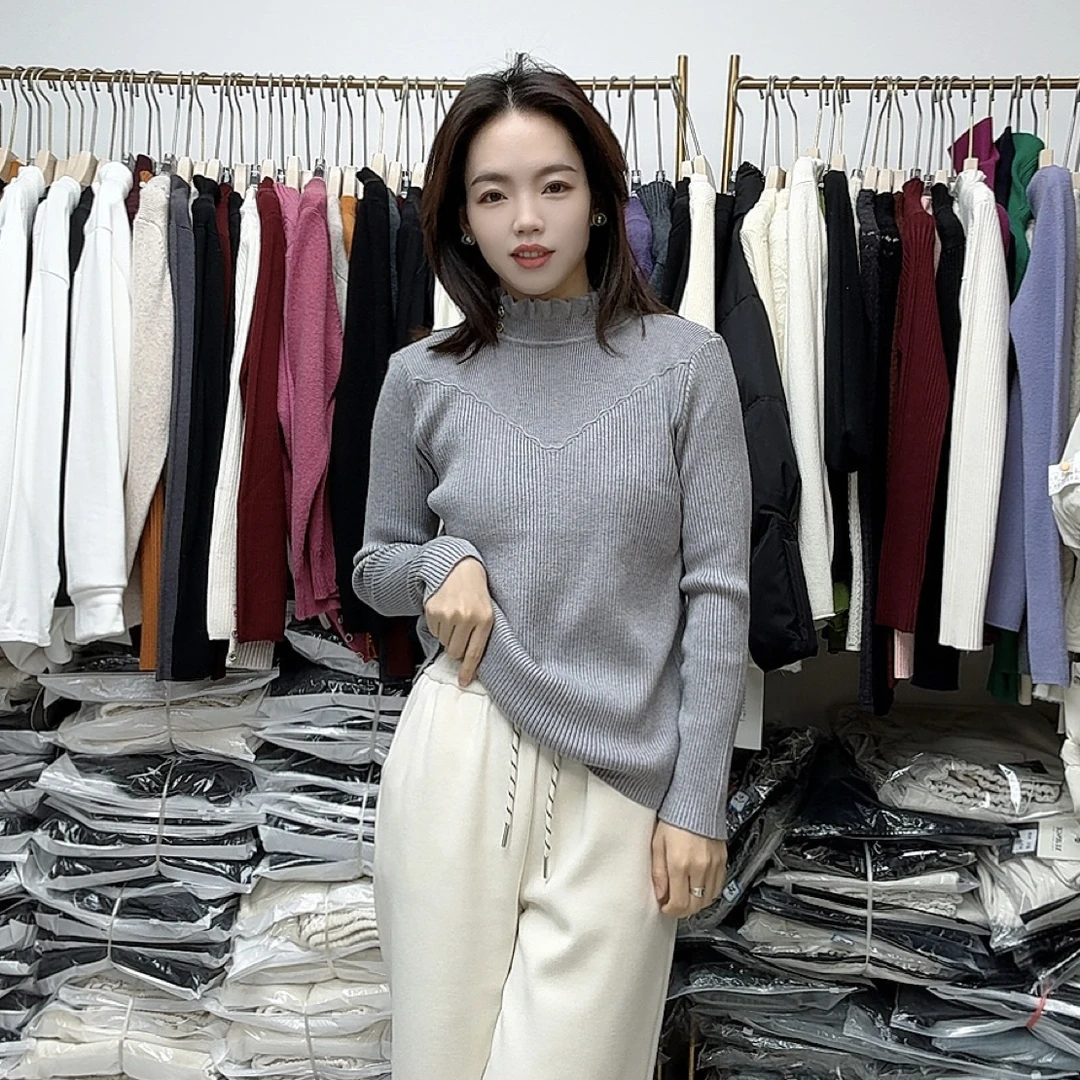 9367 纯色时尚百搭显瘦两颗扣荷叶边长袖毛衣打底