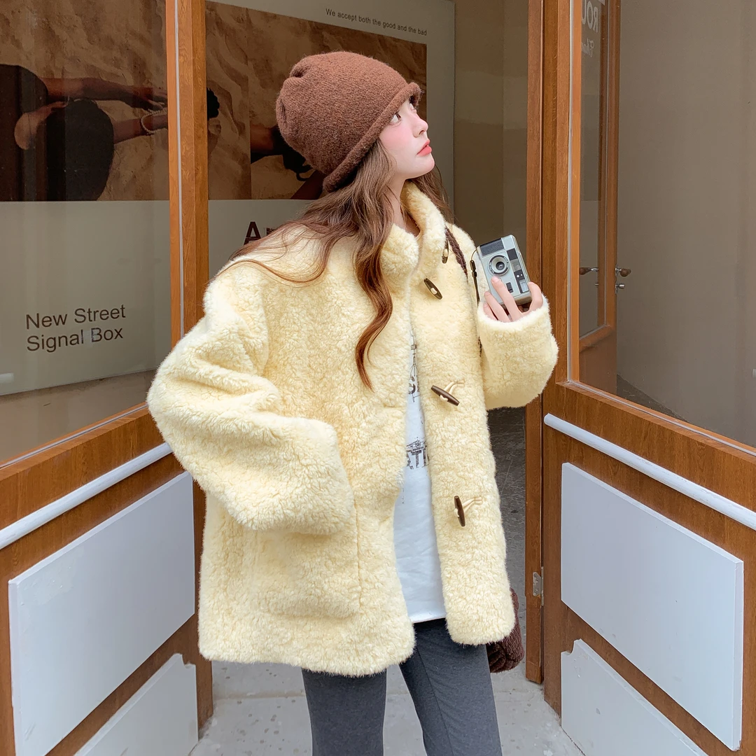 黄色颗粒绒加厚皮毛一体外套女2025冬季新款韩系温柔风牛角扣外套