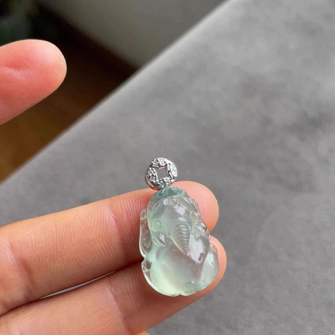 翡翠18K金镶嵌颈饰冰晴