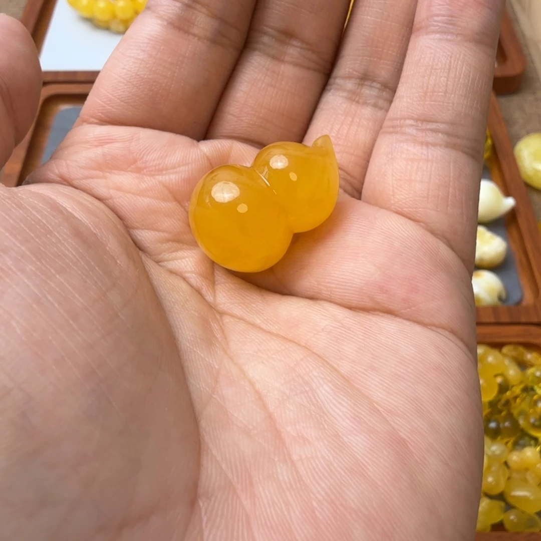 A***爱裸石琥珀未镶嵌葫芦