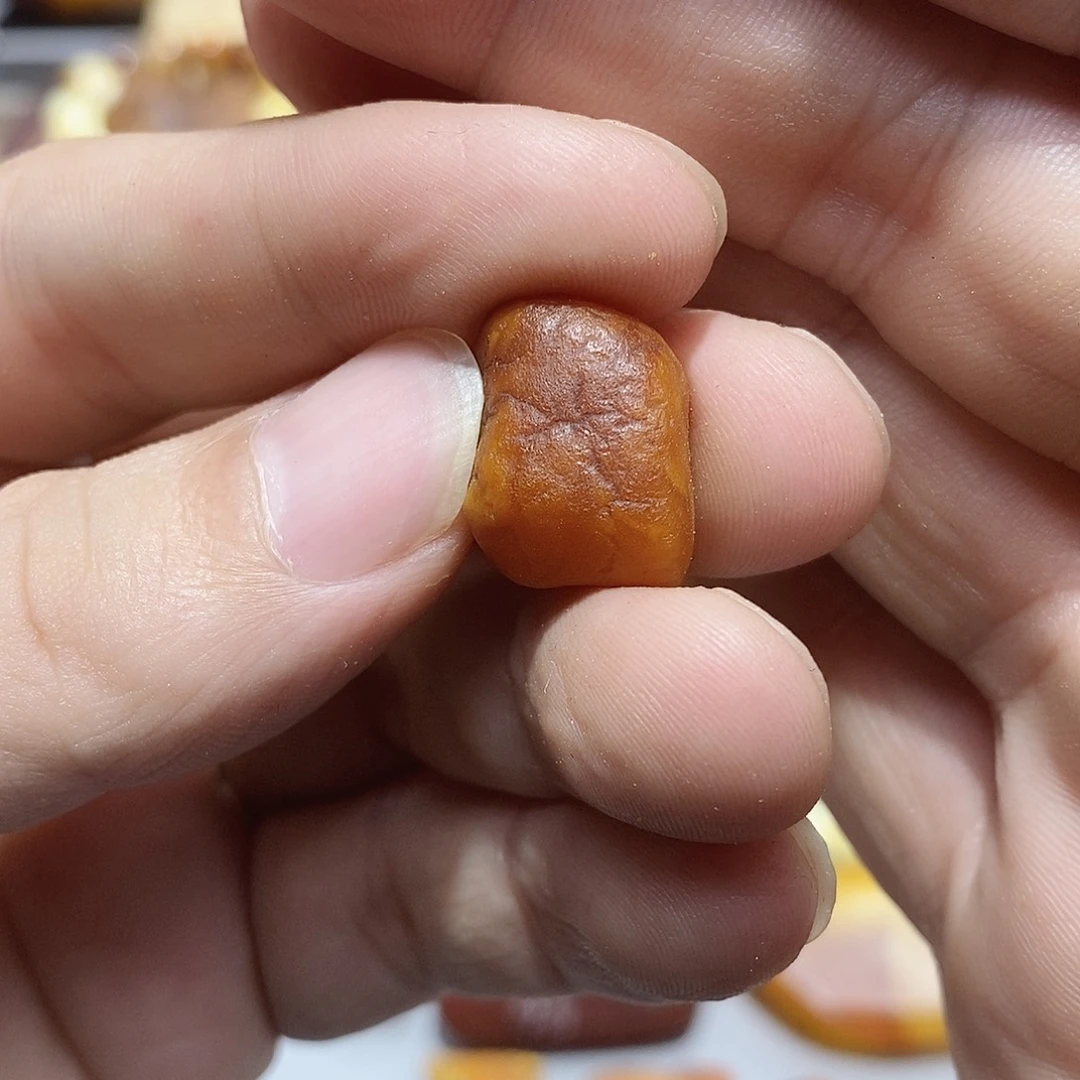 琥珀未镶嵌裸石蜜蜡原石定制