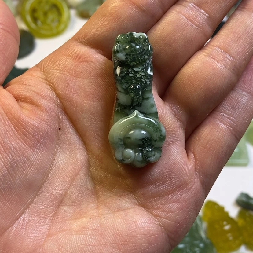 【闪购商品】蛇纹石玉颈饰未镶嵌?****.