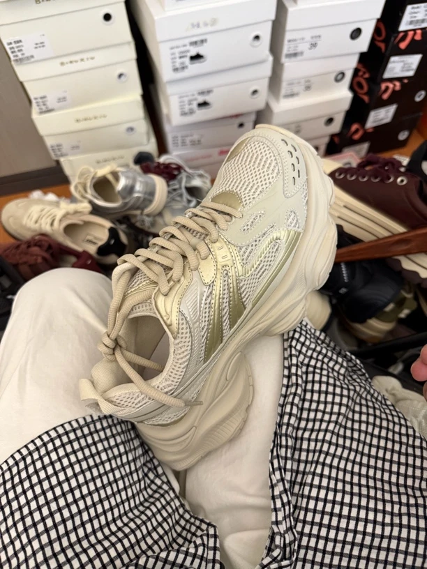 【打折商品不退换 介意勿拍 别搞事谢谢】米白休闲鞋不可水洗9219