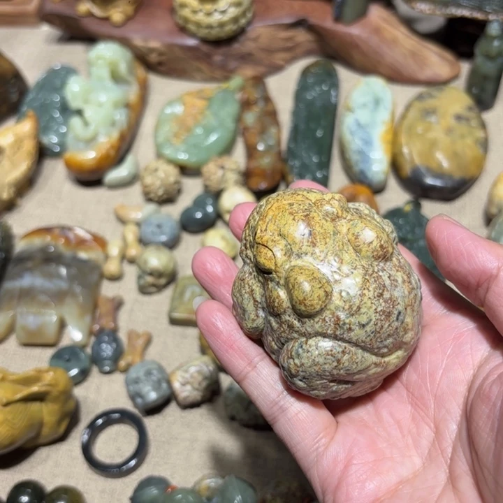 l***i和田玉（糖玉）未镶嵌颈饰