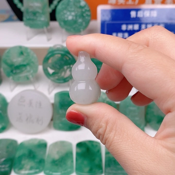 石英质玉未镶嵌颈饰