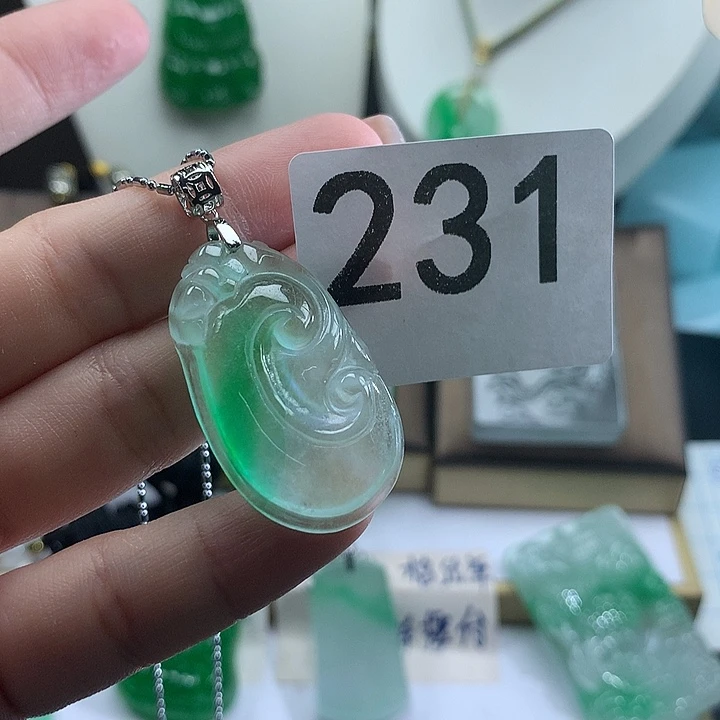 吊坠(赠链)未镶嵌翡翠