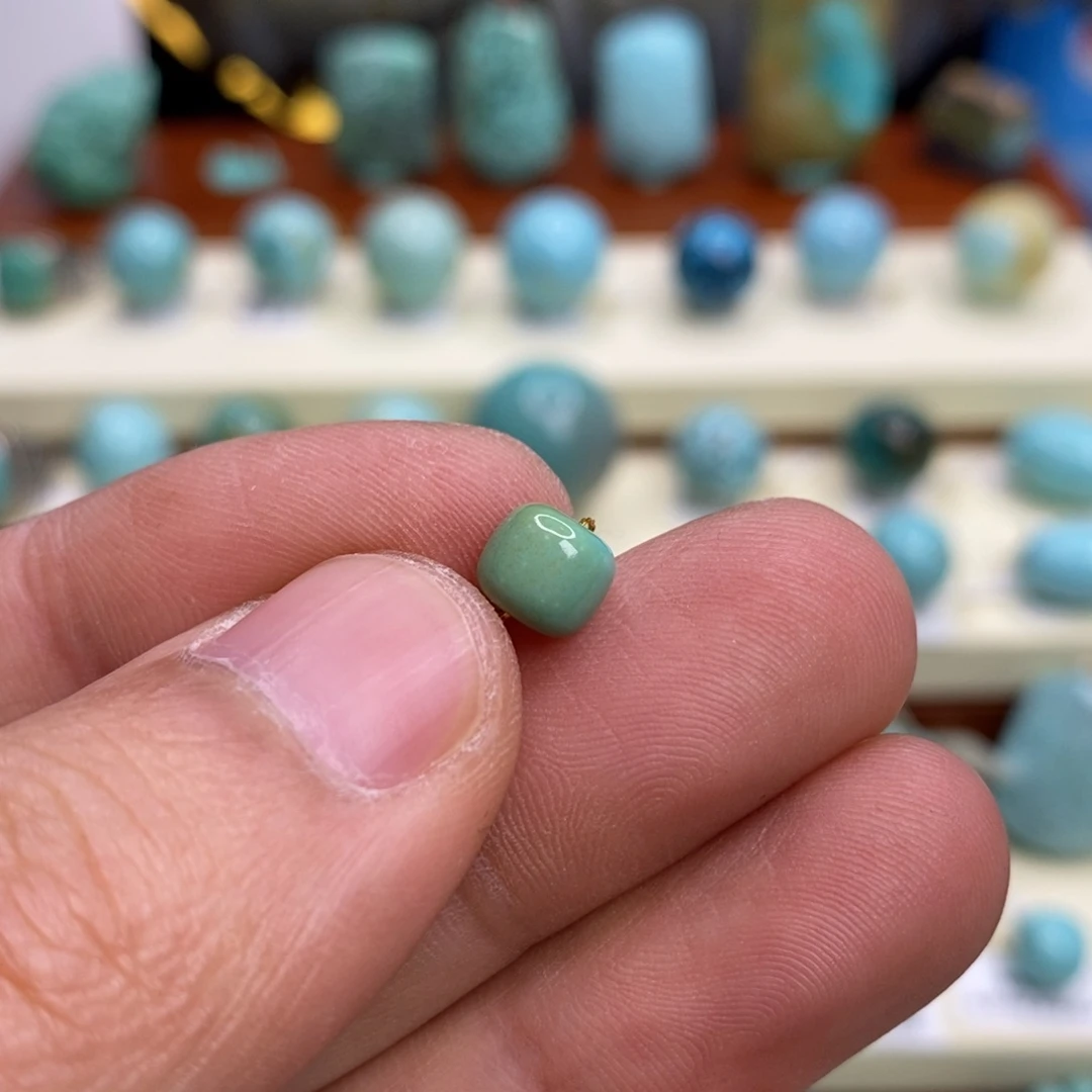 绿松石未镶嵌珠宝奇石6.9×6.1