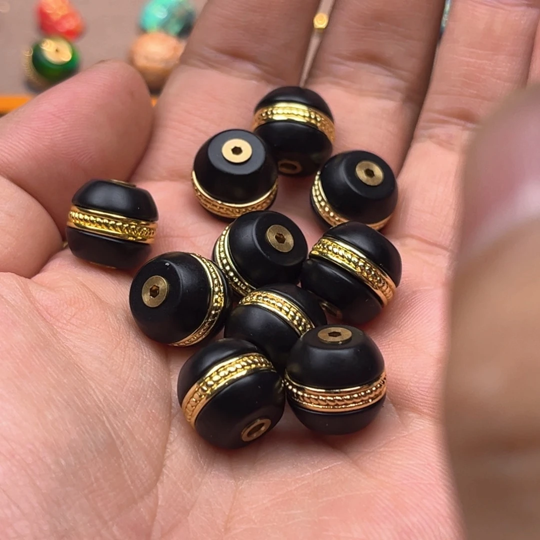 和田玉（糖玉）未镶嵌挂件和田玉墨玉汉堡猪一个