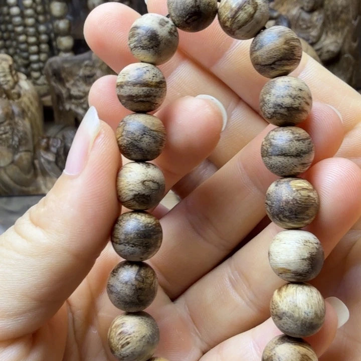 沉香碎屑沉香帅****哥达拉干单圈9.9克