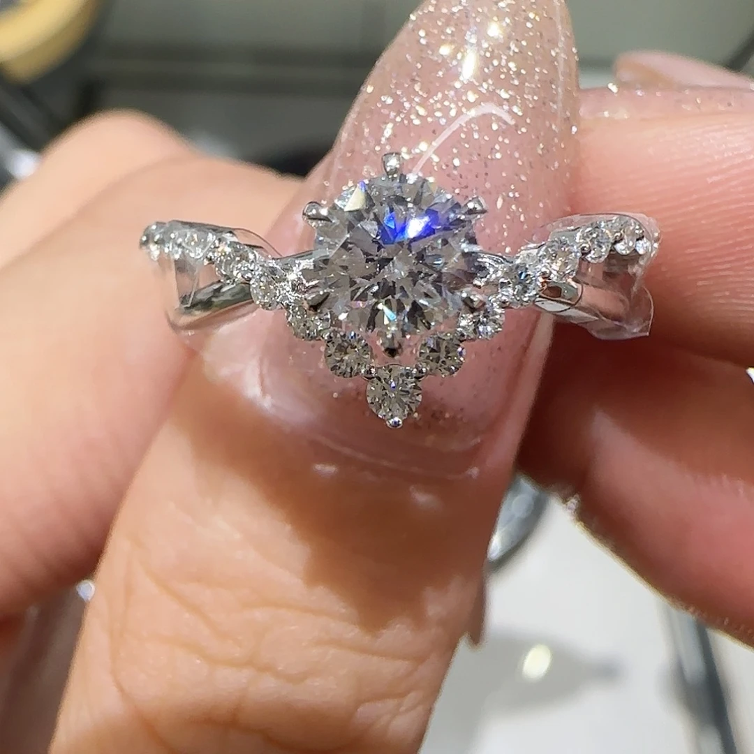 18K金镶嵌实验室培育钻石双层皇冠50分福利款