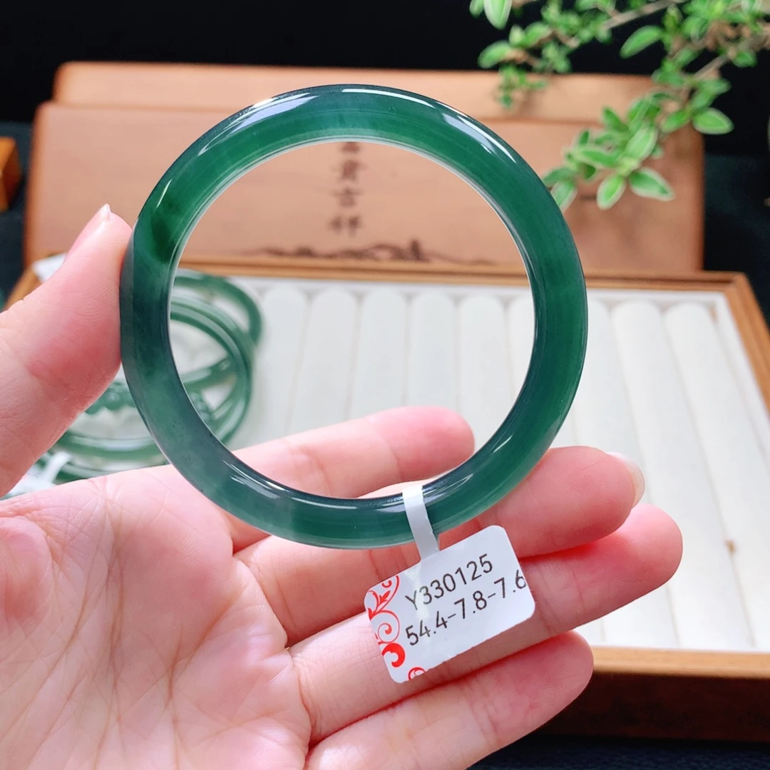 翡翠未镶嵌手镯（圆镯）