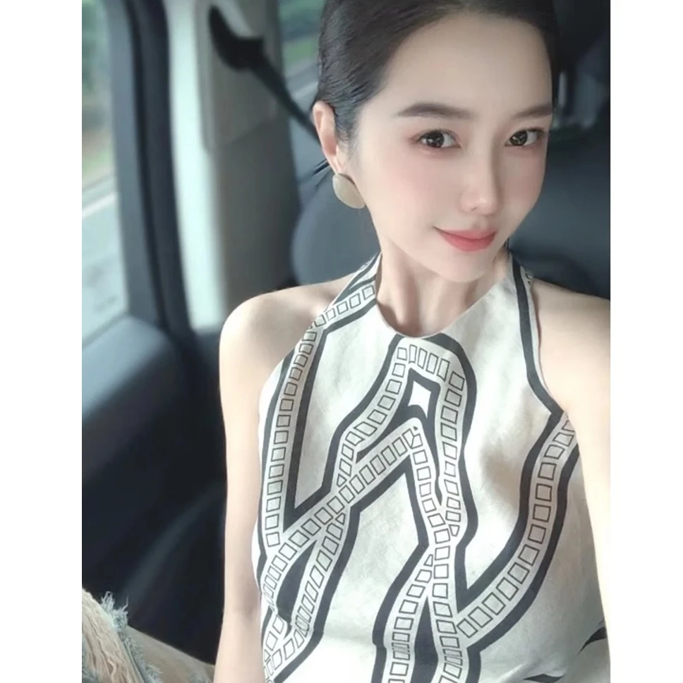 高级感白色印花挂脖吊带背心女2025夏季新款法式气质别致无袖上衣