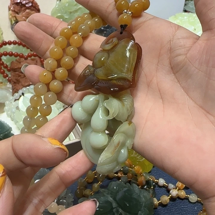 未镶嵌蛇纹石玉吊坠