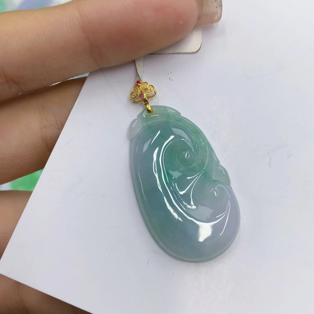 翡翠18K金镶嵌颈饰翡翠