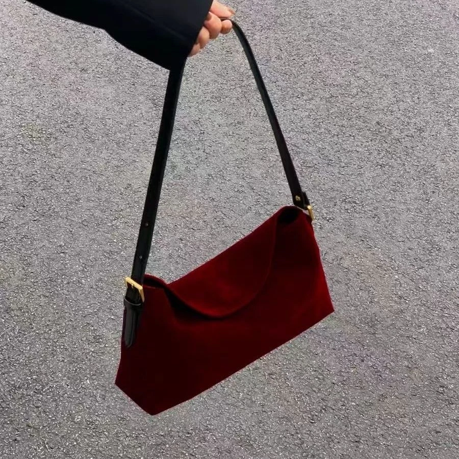 麂皮枕头包包女式2025新款秋冬轻奢小众高级感单肩腋下超火便当包