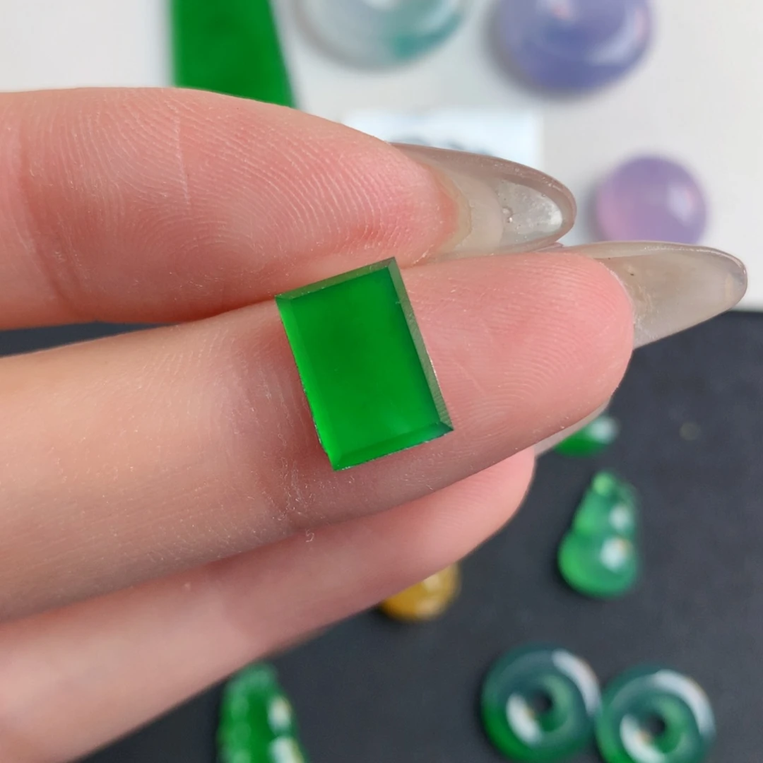 翡翠裸石10.7/7.46/2.05