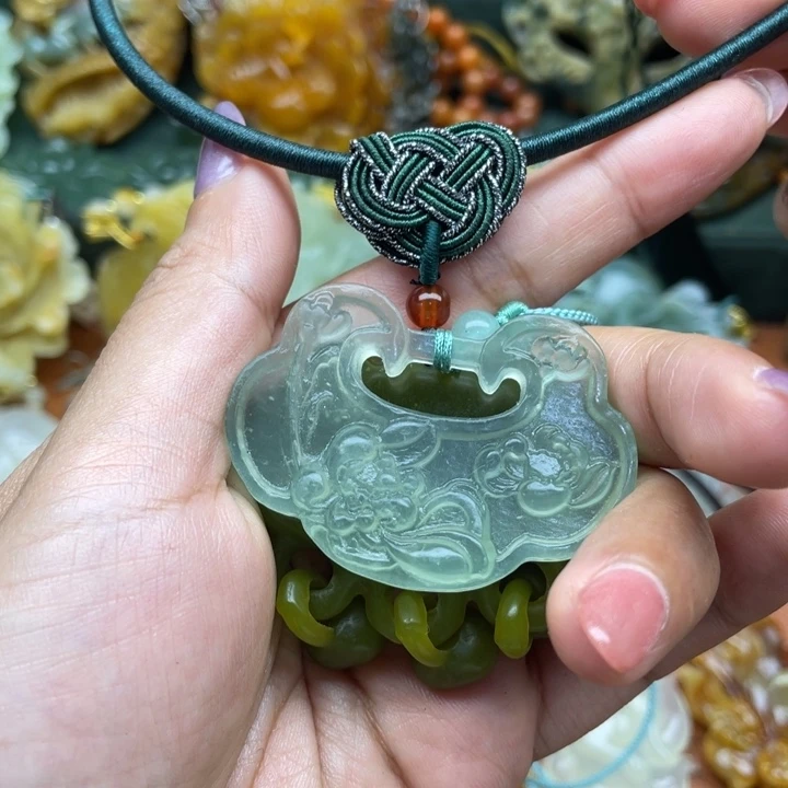 蛇纹石玉未镶嵌吊坠奶****。
