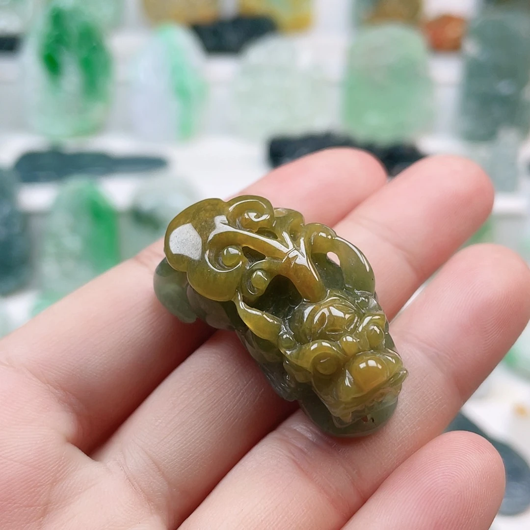 翡翠颈饰未镶嵌貔貅