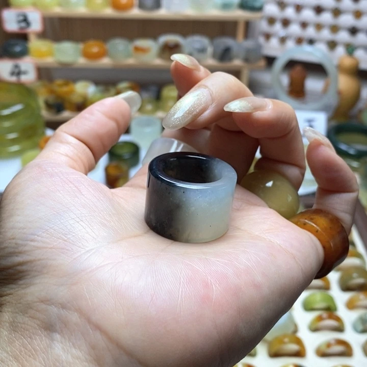 尽***为蛇纹石玉未镶嵌戒指岫玉精品指环