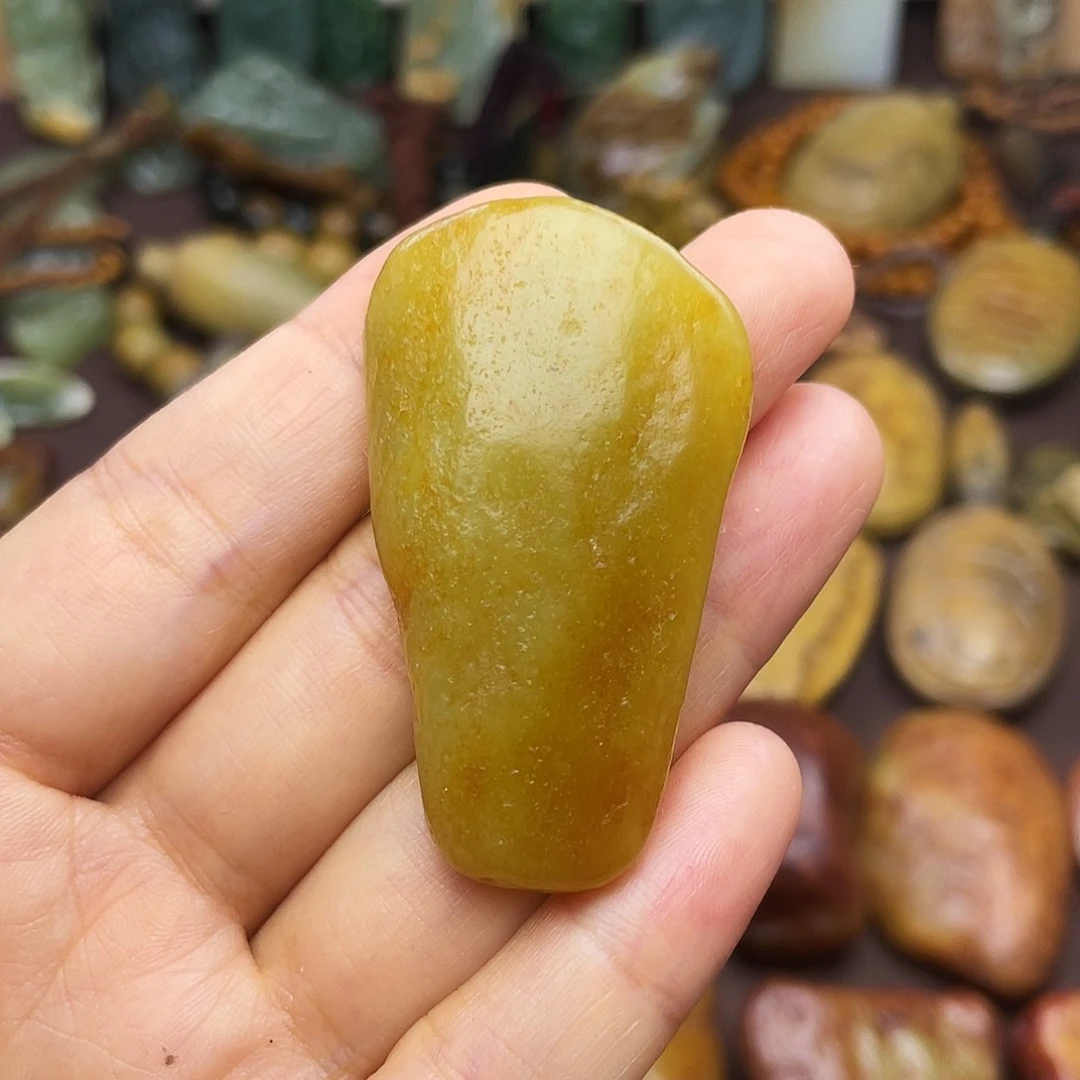 颈饰未镶嵌岫岩河磨玉（透闪石质玉）