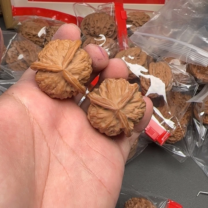 橙***子吊坠文玩核桃金鼎三棱