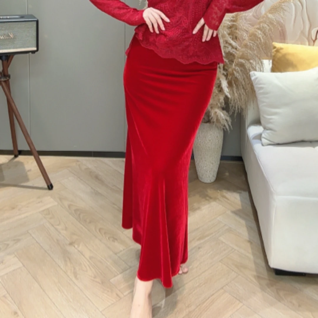 小满服饰【中国红丝绒】新年款唯美浪漫百搭显瘦斜裁加密丝绒半裙