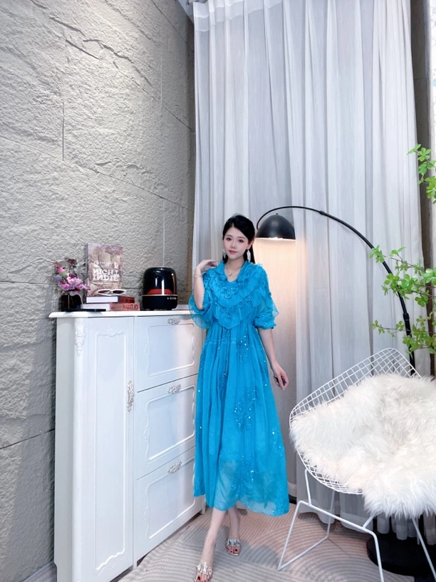 Bikamo/比卡陌2025刺绣立体花纯色通勤连衣裙L8238蓝色