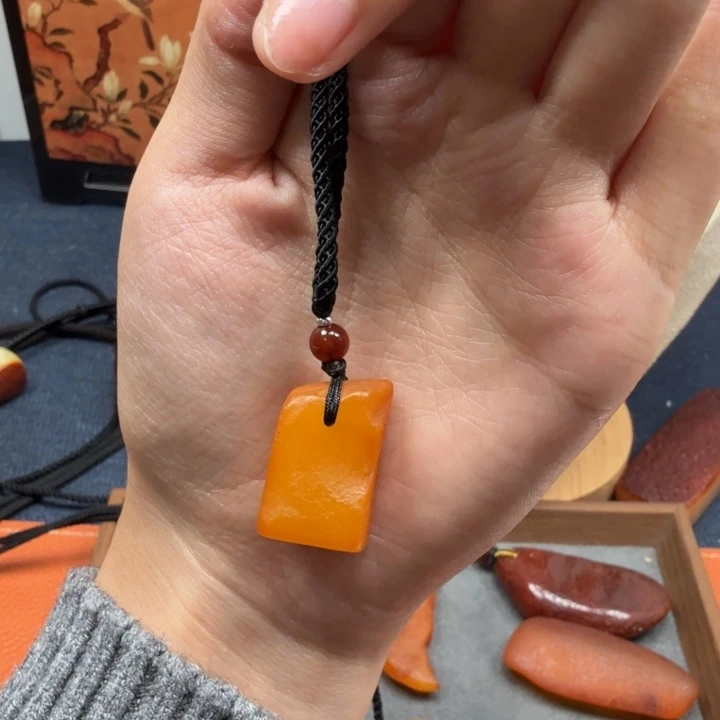 蜜蜡未镶嵌吊坠(赠链)