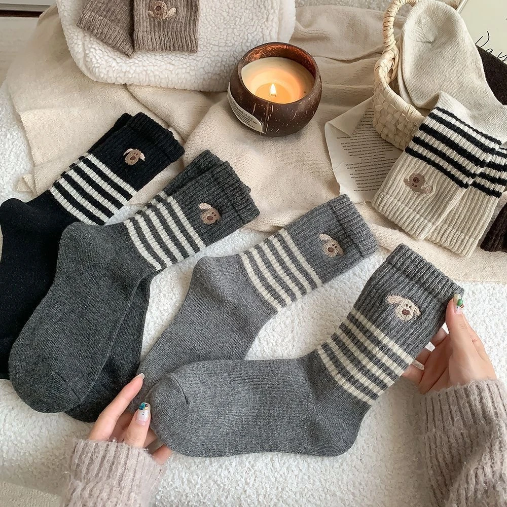 小狗羊毛袜女秋冬季新品加厚保暖中筒袜日系可爱小狗刺绣条纹兔