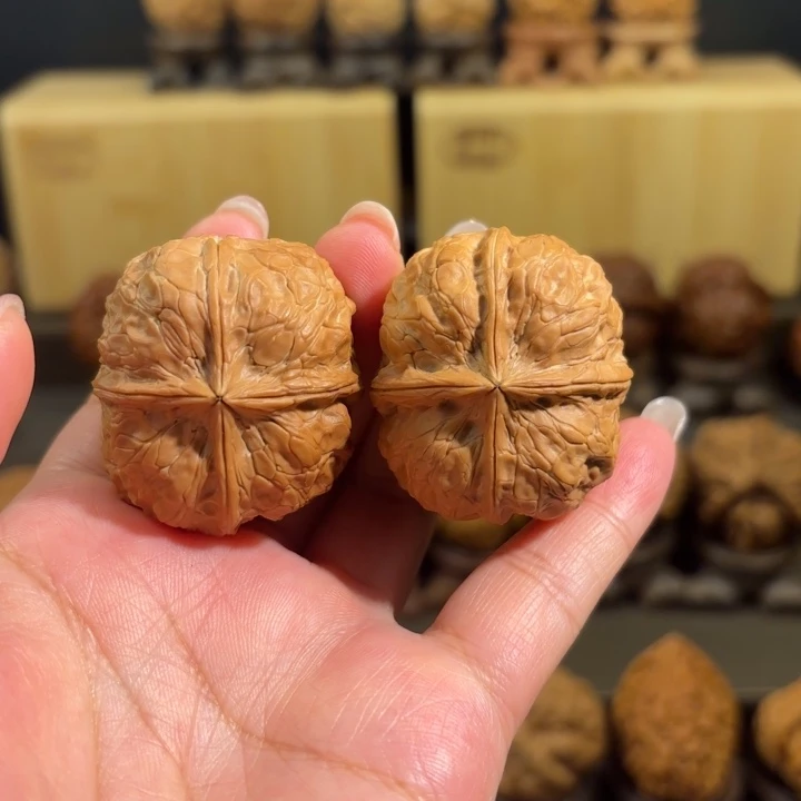 文玩核桃吊坠太子洞四棱