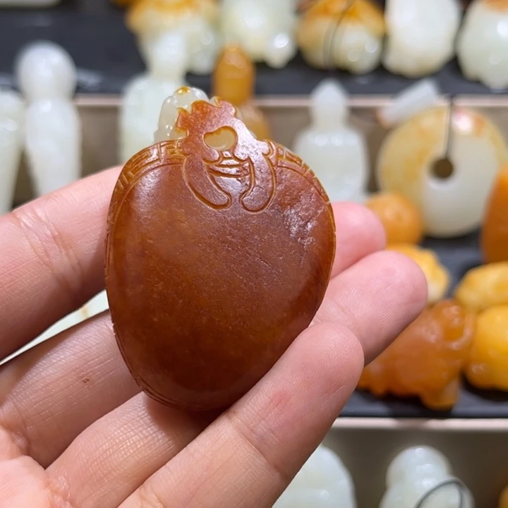 人***漫颈饰未镶嵌和田玉
