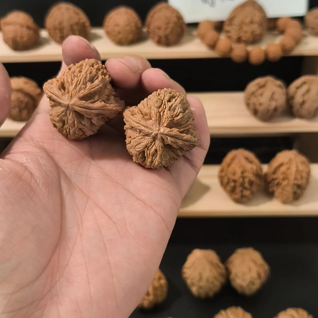 文玩核桃吊坠南疆有黄38