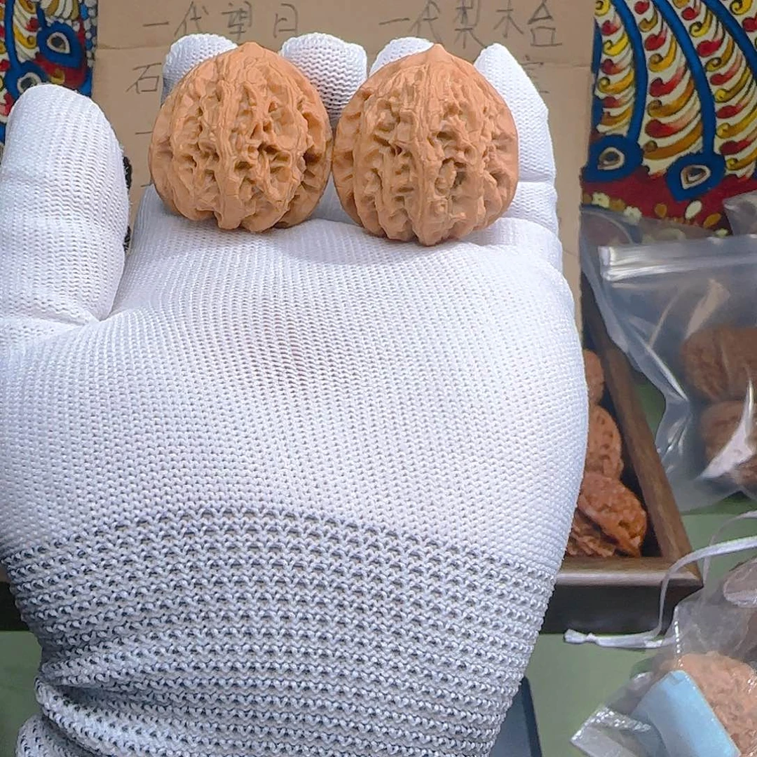 吊坠文玩核桃梨木台