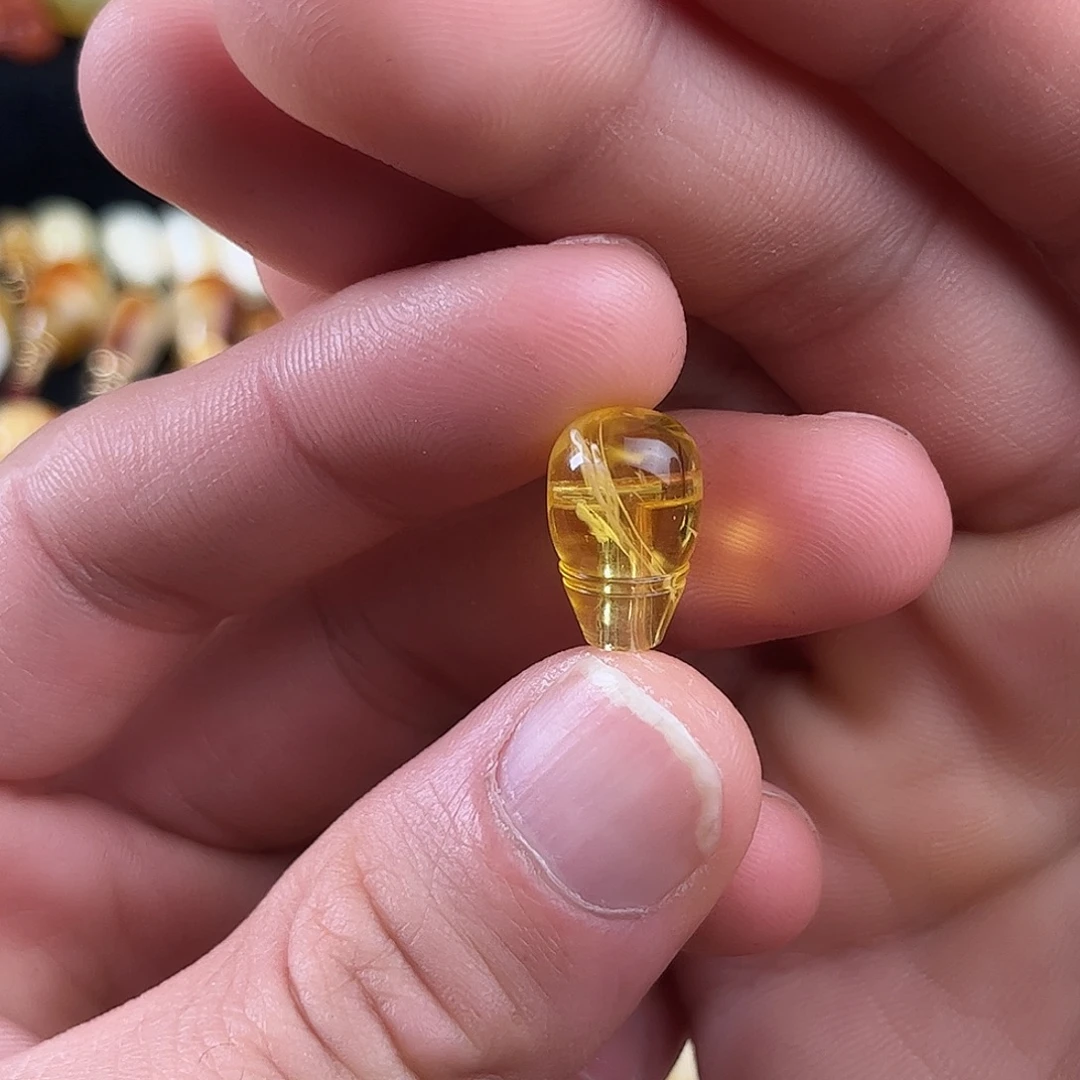 蜜蜡未镶嵌珠宝奇石