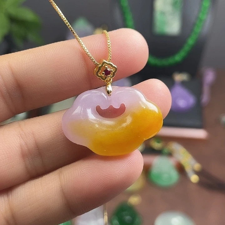 翡翠未镶嵌吊坠(赠链)