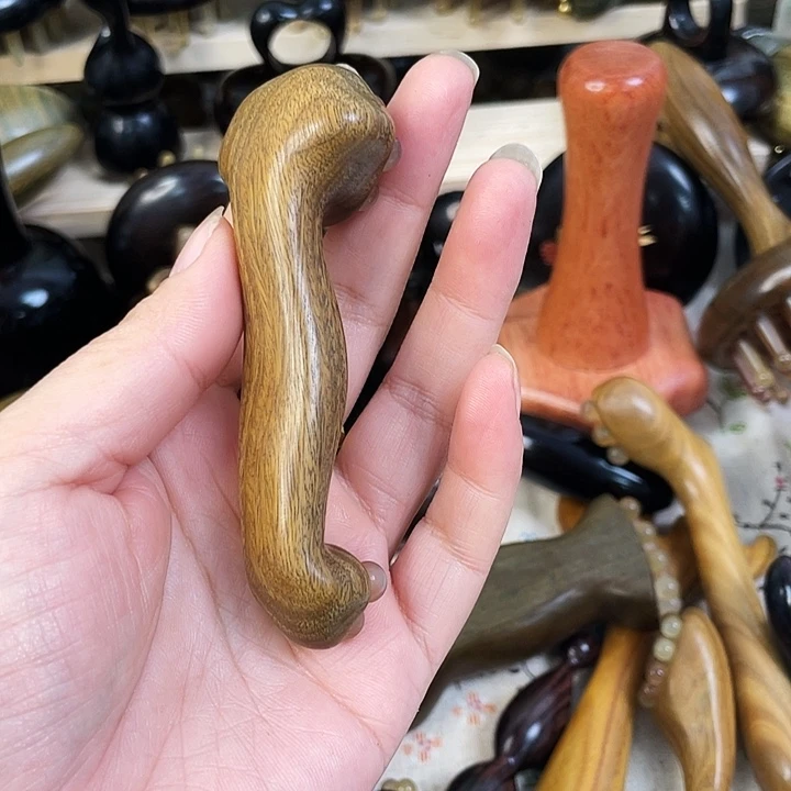 绿檀如意。