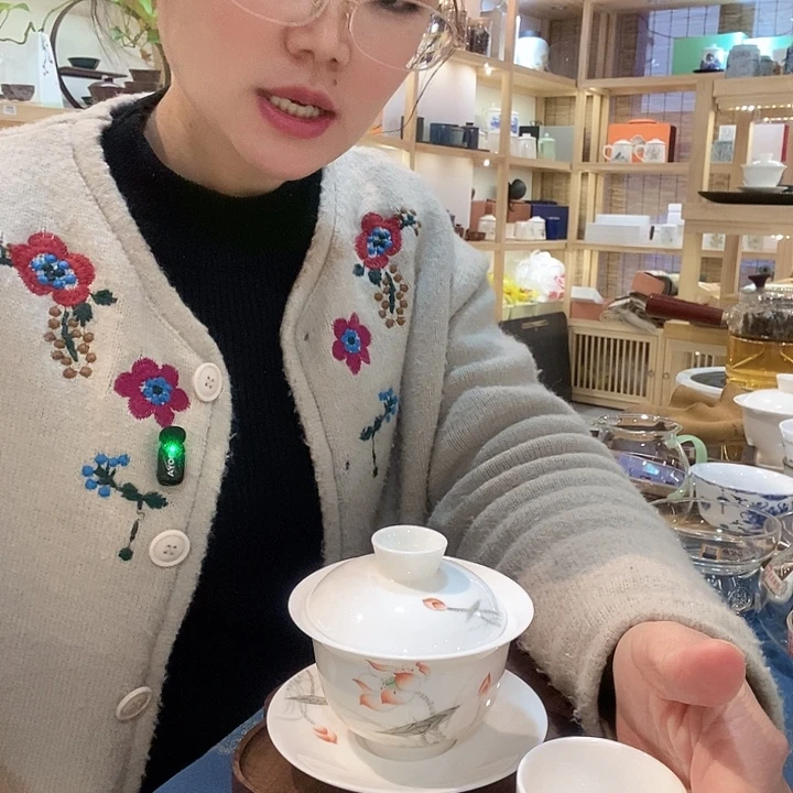 羊脂白玉悬停盖碗杯子