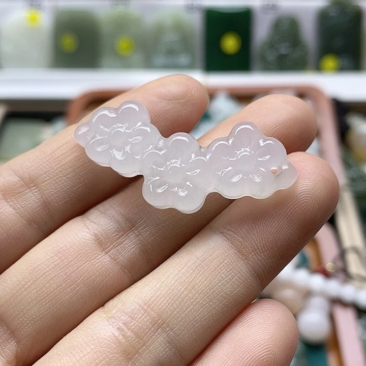 石英质玉未镶嵌颈饰
