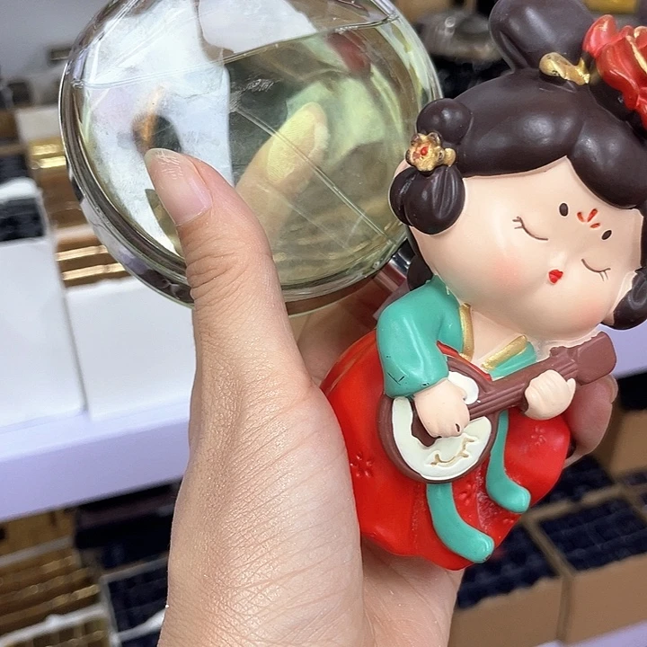 瓷片绿邂逅浓香陶瓷娃娃